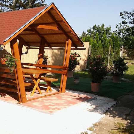 Gerendas Vendeghaz Sotony Εξωτερικό φωτογραφία